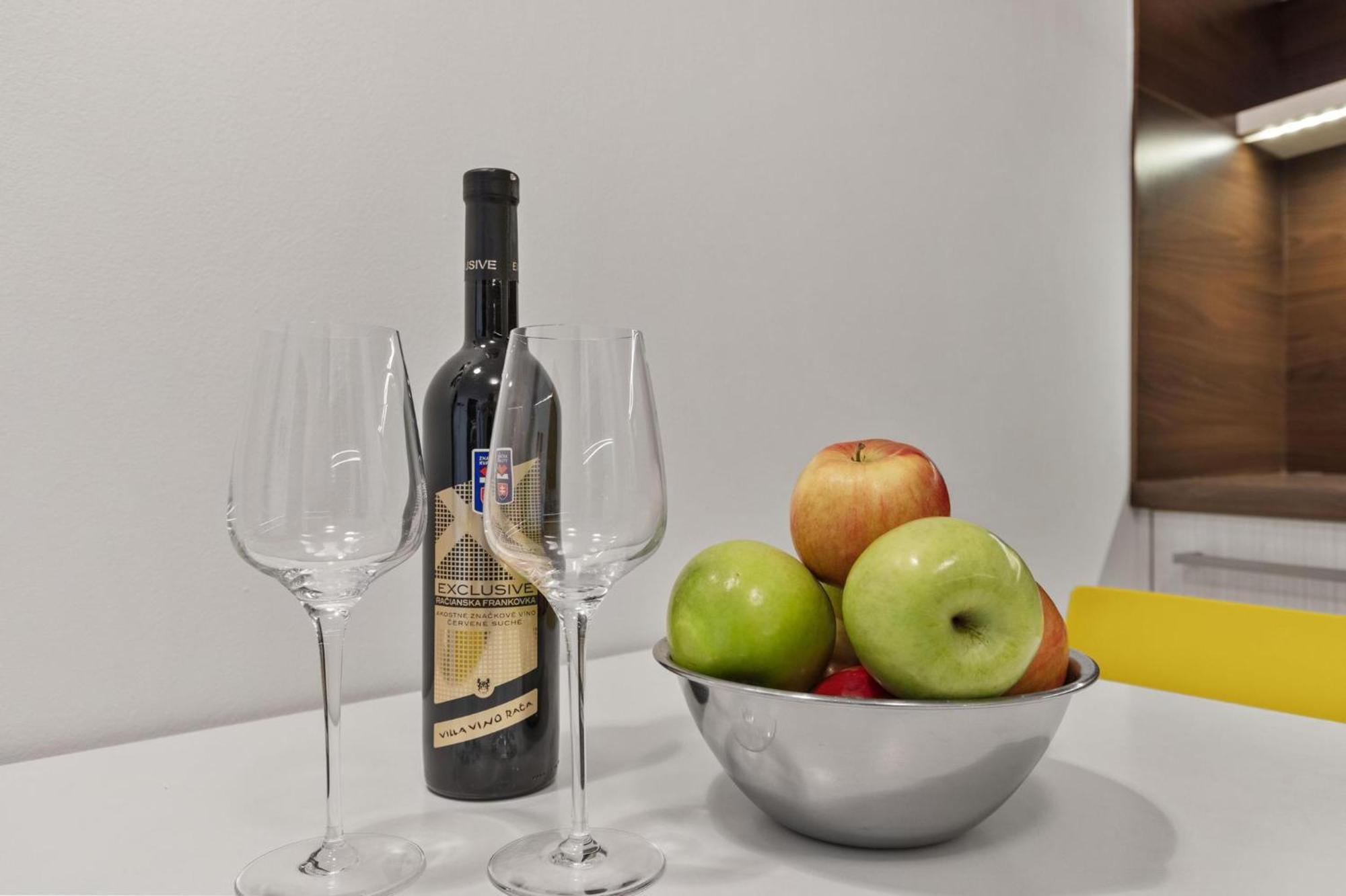 Apple Apartment Bratislava Extérieur photo